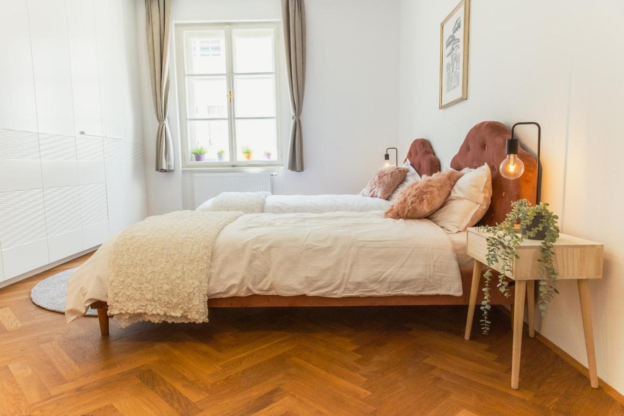 Top Location City Centre Condo In Historic Building With Free Garage Parking Lublana Zewnętrze zdjęcie
