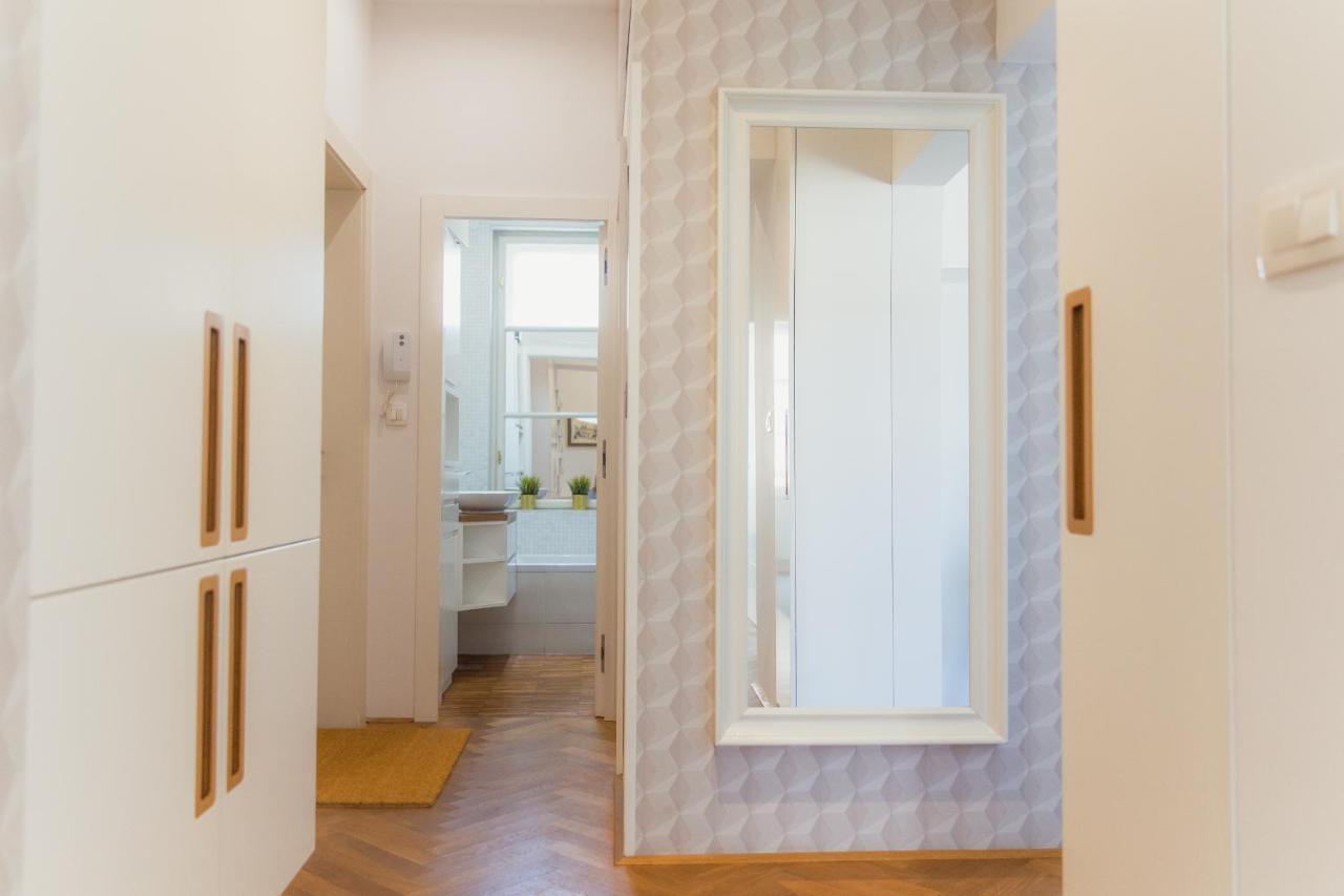 Top Location City Centre Condo In Historic Building With Free Garage Parking Lublana Zewnętrze zdjęcie