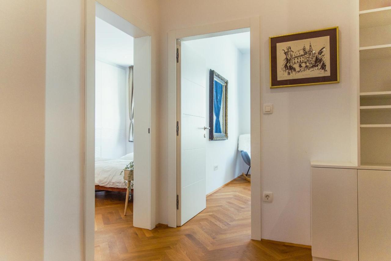 Top Location City Centre Condo In Historic Building With Free Garage Parking Lublana Zewnętrze zdjęcie